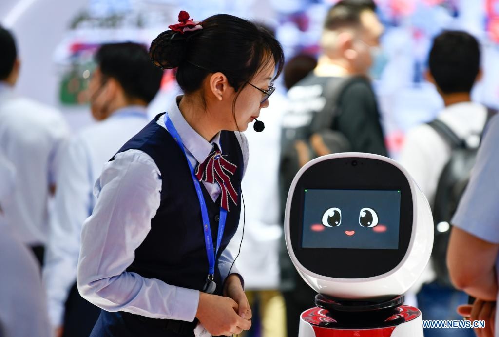 Specialists call for more AI in China's factories